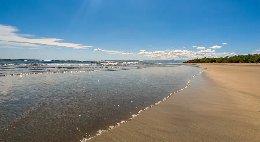 Wide sandy beach a short distance from the Vista Verde lots